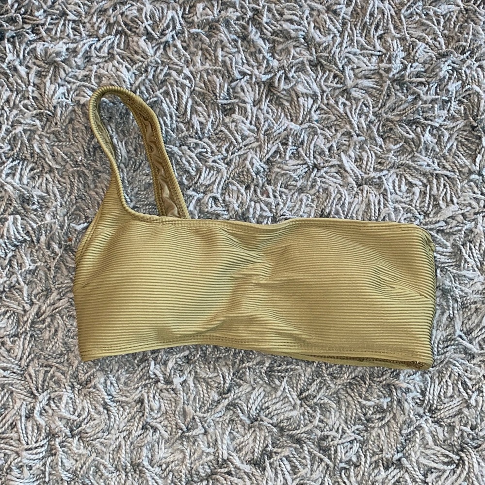 WOMENS GARAGE BIKINI TOP SIZE MEDIUM